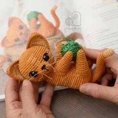 Juno the Marmalade Cat amigurumi by YarnWave
