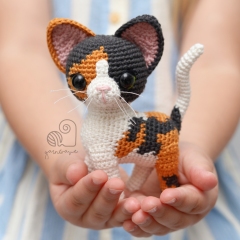 Taco the Calico Cat amigurumi pattern by YarnWave
