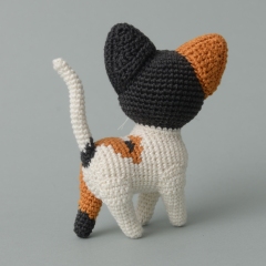 Taco the Calico Cat amigurumi pattern by YarnWave