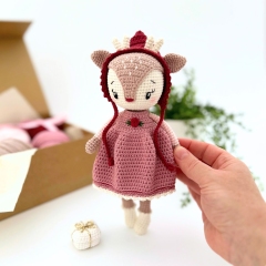 Hollie the Winter Fawn amigurumi pattern by Sarah's Hooks & Loops