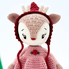 Hollie the Winter Fawn amigurumi by Sarah's Hooks & Loops