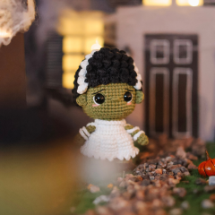 Bride of Frankenstein amigurumi pattern by Crocheniacs