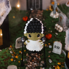 Bride of Frankenstein amigurumi by Crocheniacs
