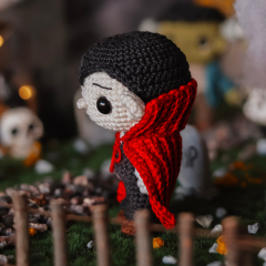 Mini Vampire amigurumi by Crocheniacs