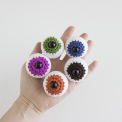 Eyeballs amigurumi pattern by A Menagerie of Stitches