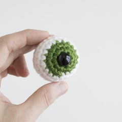 Eyeballs amigurumi by A Menagerie of Stitches