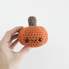 Pumpkins amigurumi by A Menagerie of Stitches
