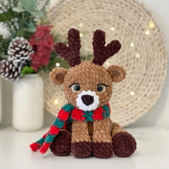 Sitting Christmas Reindeer amigurumi pattern by CuteVilleToys