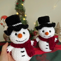 Cozy Snowman amigurumi by CuteVilleToys