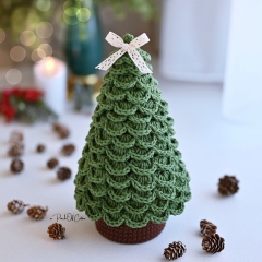 Christmas Tree amigurumi pattern by apinchofcotton
