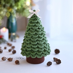 Christmas Tree amigurumi by apinchofcotton