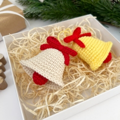 Christmas bell ornament amigurumi pattern by AmiGuide