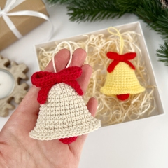 Christmas bell ornament amigurumi pattern by AmiGuide