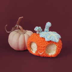 Pum Queen the Halloween Pumpkin amigurumi by Landy Crafts