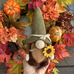 Fall Harvest Gnomes amigurumi pattern by CrochetGnomeMania