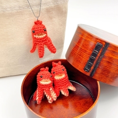 Frank the Tako-san Sausage amigurumi pattern by Emi Kanesada (Enna Design)