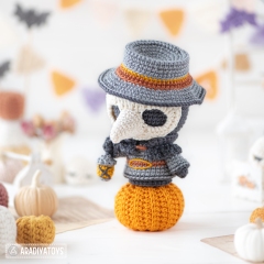 Plague Doctor ('AradiyaToys Minis') amigurumi by AradiyaToys