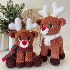 Sitting & Standing Reindeer