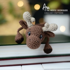 Ari - moose bookmark