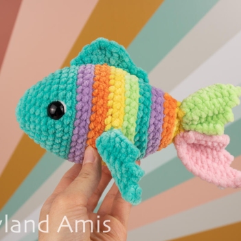 Coral the Rainbow Fish amigurumi pattern