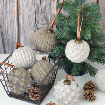 Christmas Baubles amigurumi pattern by Elisas Crochet