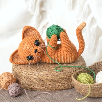 Juno the Marmalade Cat amigurumi pattern by YarnWave