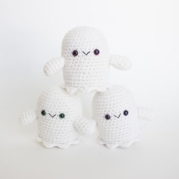 Ghost amigurumi pattern by A Menagerie of Stitches