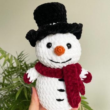Cozy Snowman amigurumi pattern by CuteVilleToys