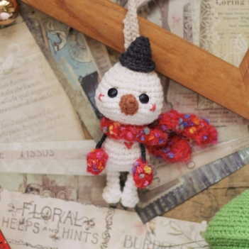 Snowman Guy amigurumi pattern by Crochery