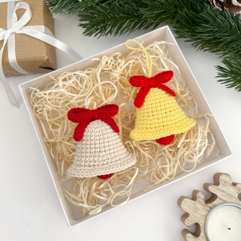 Christmas bell ornament  amigurumi pattern by AmiGuide