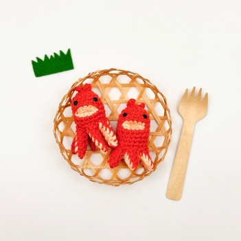 Frank the Tako-san Sausage amigurumi pattern by Emi Kanesada (Enna Design)