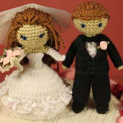 Dreamy Bride and Groom with Wedding Cake amigurumi pattern by Sahrit