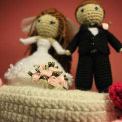 Dreamy Bride and Groom with Wedding Cake amigurumi pattern by Sahrit