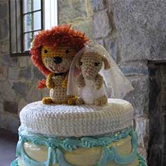 O-So-Cute Lion&Lamb Wedding Topper amigurumi pattern by Sahrit