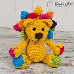 Logan the lion amigurumi by One and Two Company