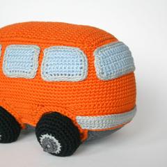 VW minivan amigurumi by Christel Krukkert