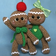 Giant Christmas Cupcake with Gingerbread Man Topper amigurumi pattern by Elfin Thread