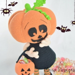 Pumpkin Head Doll amigurumi by Havva Designs