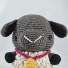 Betsy the Sheep amigurumi by YOUnique crafts