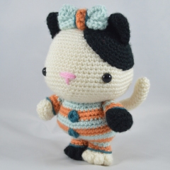 Twinkle the Kitty amigurumi pattern by YOUnique crafts