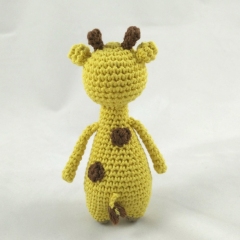 Mini Giraffe amigurumi by Little Bear Crochet