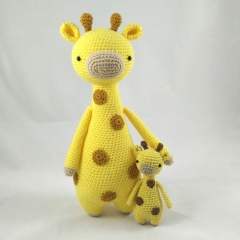 Mini Giraffe amigurumi pattern by Little Bear Crochet