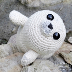 Bubbly the Baby Seal amigurumi pattern by Smartapple Creations