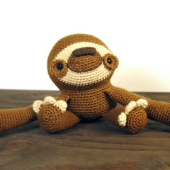 Doobie the Sloth amigurumi pattern by Critterbeans