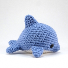 Pearl the Dolphin amigurumi pattern by Critterbeans