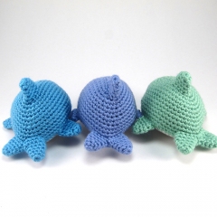 Pearl the Dolphin amigurumi pattern by Critterbeans