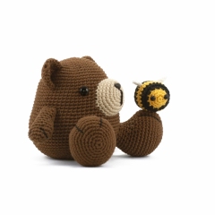 Bob the Bear & Buddie the Bee amigurumi by DIY Fluffies