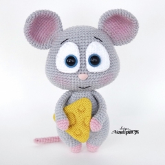 Mouse with cheese amigurumi by VenelopaTOYS