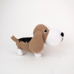 Barley the Basset Hound Dog amigurumi pattern by Theresas Crochet Shop