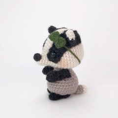 Blossom the Badger amigurumi by Theresas Crochet Shop